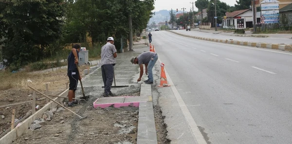Sapanca'da Kaldırımlar Yenileniyor