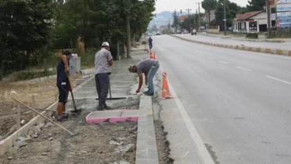 Sapanca'da Kaldırımlar Yenileniyor