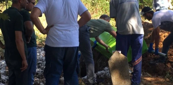 Yanlış Mezarı Taşıyınca, Karakolluk Oldular