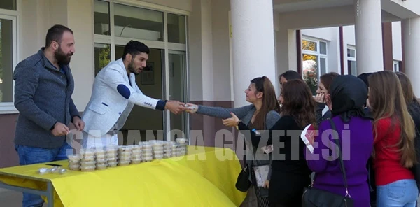 Hocalardan Öğrencilere Aşure İkramı