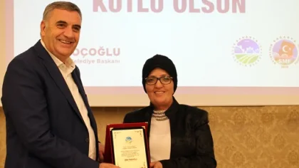 Sakarya'nın Tek Kadın Muhtarına Plaket