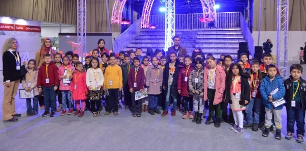 Minik Öğrenciler Bilişim Fuarı'nı Ziyaret Ett