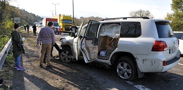 Sapanca'da Trafik Kazası: 3 Yaralı