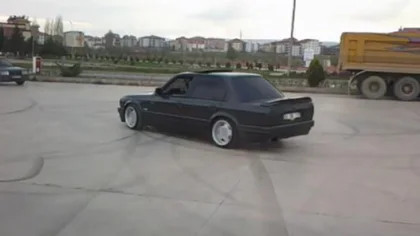 Drift ve Patinaj Yapan, Egzoz Patlatan Yandı
