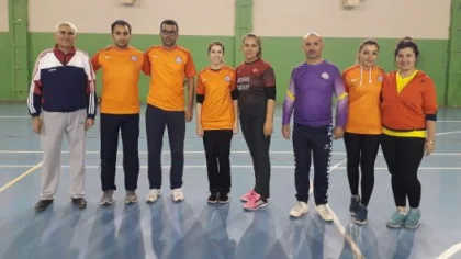 Öğretmenler Filede Kapışıyor