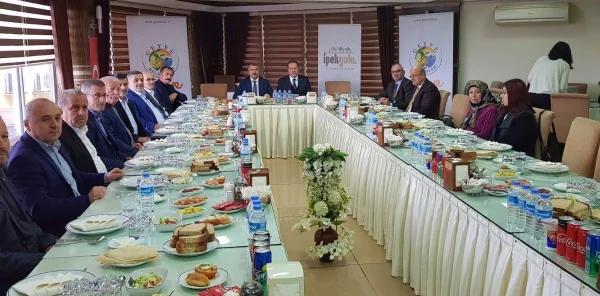 Yılmazer, İpekyolu Belediyeler Birliği Toplantısında