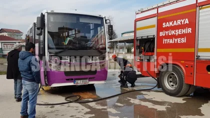 Otobüsün Motoruna Giren Kedi Kurtarıldı