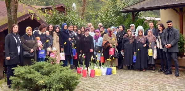 Pembeleşen Hayatlar Projesi