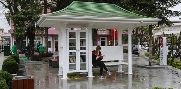 Sapanca Belediyesinden Parklara Kütüphane