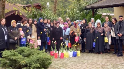 Pembeleşen Hayatlar Projesi