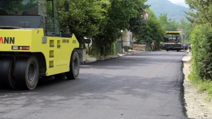 Sapanca'da Asfalt Çalışmaları Sürüyor
