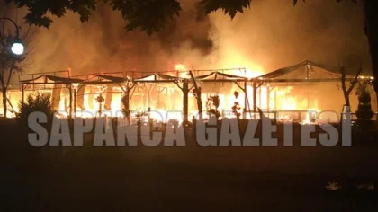 Sapanca Sahilinde Büyük Yangın: 10 Dükkan Kül Oldu