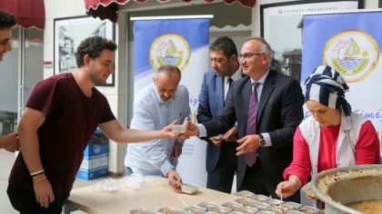 Belediyeden Üniversite Öğrencilerine Aşure İkramı