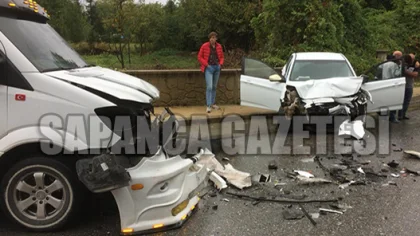 Servis Midibüsü ile Otomobil Çarpıştı: 1 Yaralı