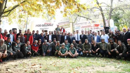 En Büyük Sazan Balığını Tutmak için Yarıştılar