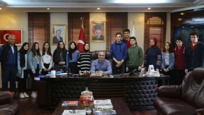Başkan Yılmazer Öğrencileri Ağırladı