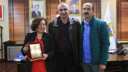 Yılmazer'den, Belgin Dal'a Plaket