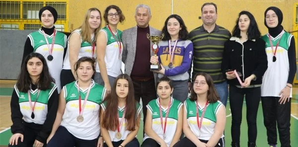 Kızlar Baskette 2'nci Oldu