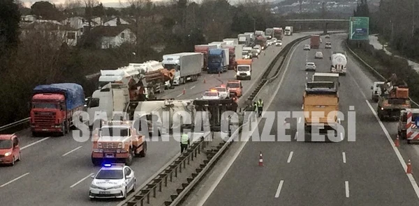 Deterjan Yüklü Tanker Devrildi