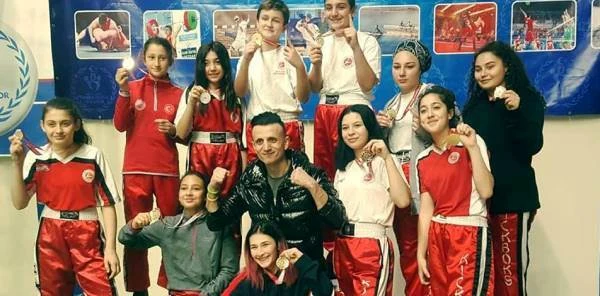 Kick Boks'ta Madalya Yağdı