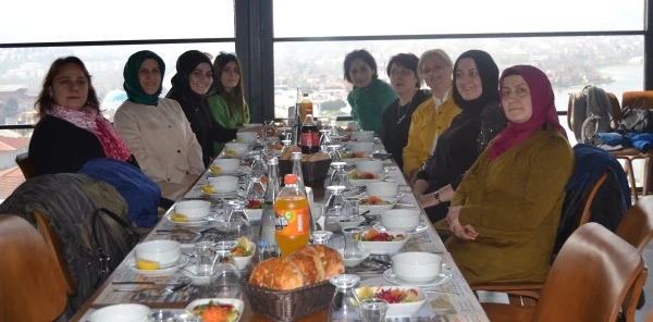 Personelin Kadınlar Günü'nü Kutladılar