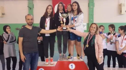 Alaçam Ortaokulu Badminton'da İl Birincisi
