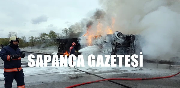 Sapanca'da Tır Devrildi, TEM Bir Süre Durdu