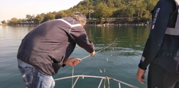 Gölde 150 Kasnak ve 2 Bin Metre Ağ Ele Geçirildi