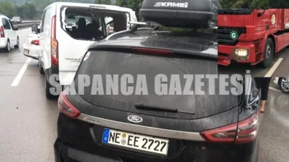 Zincirleme Trafik Kazasında 2 Kişi Yaralandı