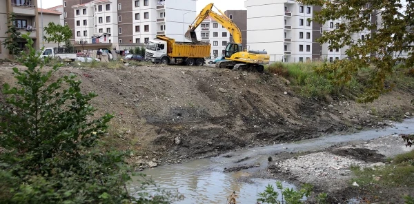 İstanbuldere'de Atıklar Temizleniyor
