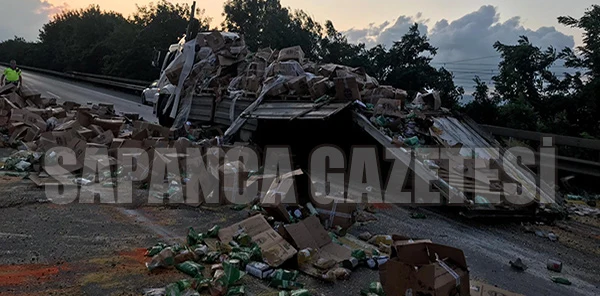 Tır Devrildi Uzun Araç Kuyrukları Oluştu
