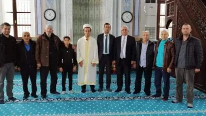 Cuma Namazını Öğrenciler Kıldırdı