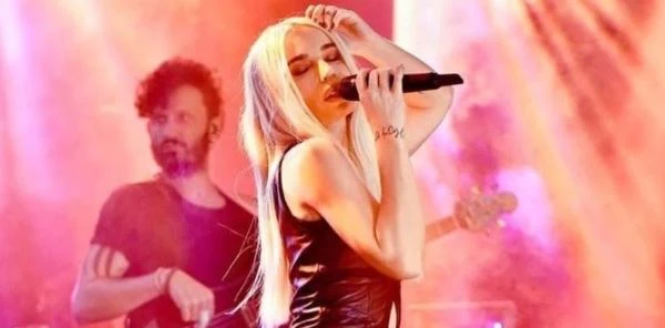 Gülşen Sapanca'da Sahne Aldı