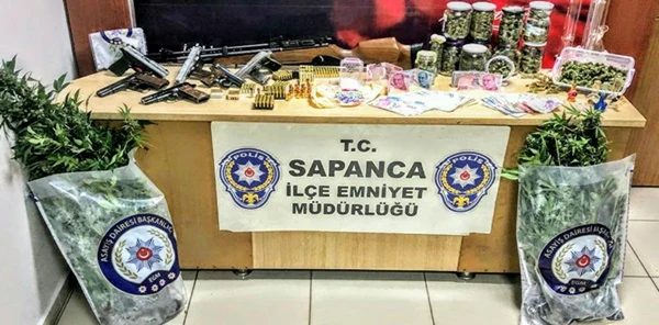 Polis Sapanca'da Uyuşturucu Operasyonu Yaptı