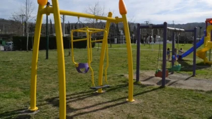 Parklara Anne Bebek Salıncağı