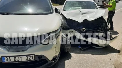 Sapanca Uzunkum'da Trafik Kazası: 2 Yaralı