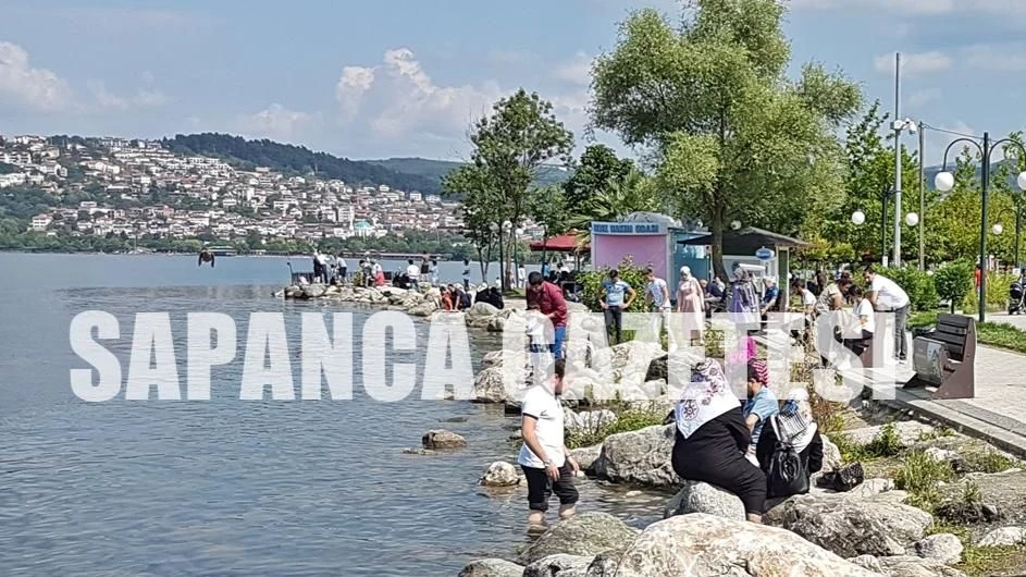 Sapanca'da Güneşli Havanın Tadını Çıkardılar