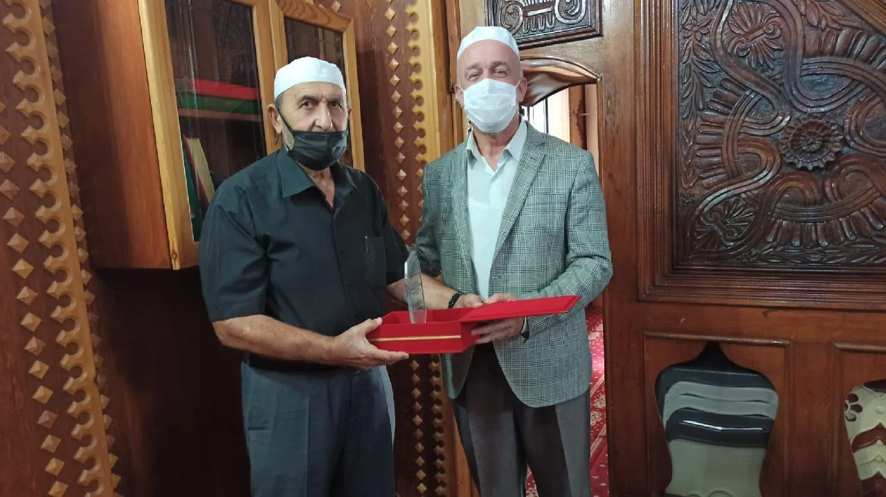 Abdurrahman Yılmaz'a Teşekkür Plaketi