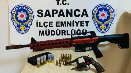 Ruhsatsız Tüfek ve Tabanca Ele Geçirildi