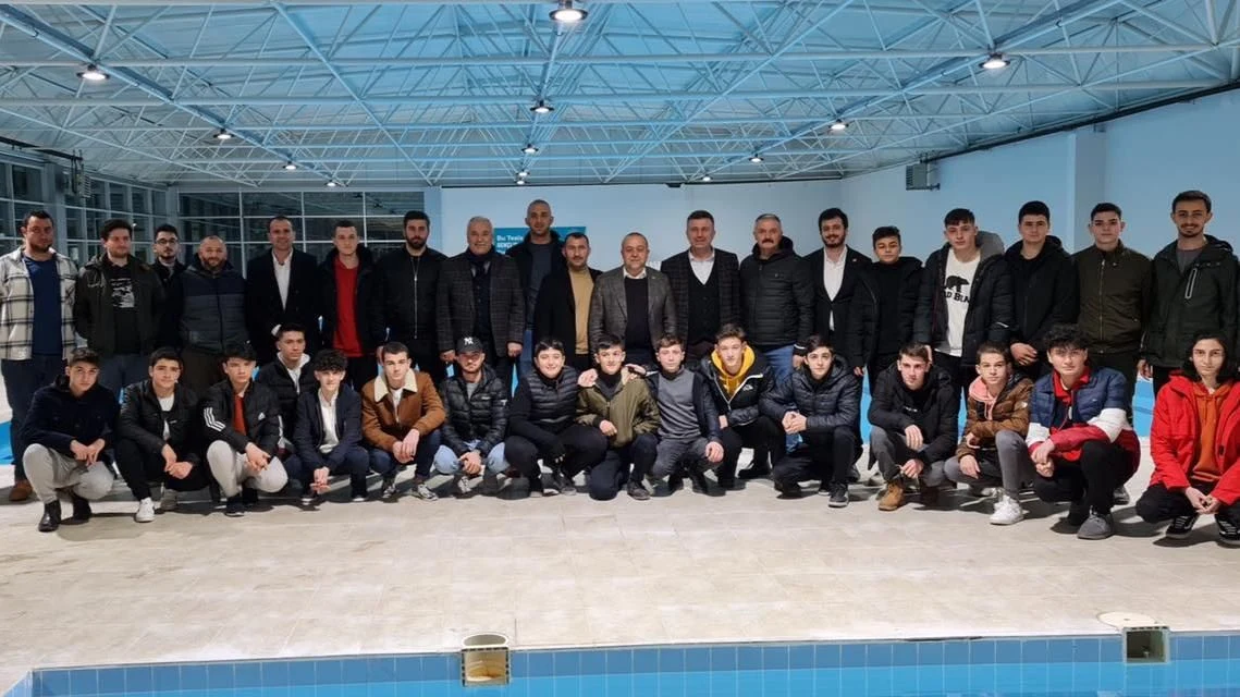 Gümüşel ve Özen Gençlerle Bir Araya Geldi