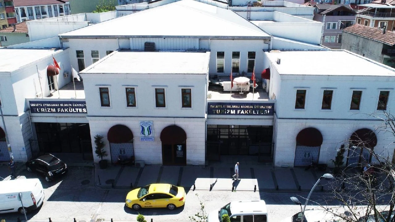 Turizm İşletmeciliği'ne Tam Akreditasyon