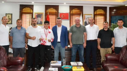 Başkan Özen, Şampiyonu Makamında Ağırladı
