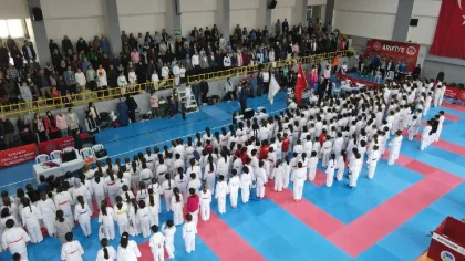 Karate Turnuvasından Madalya ile Döndüler