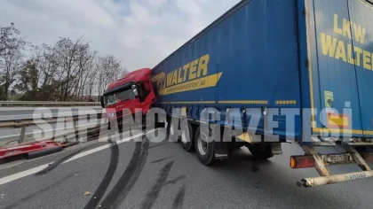Otoyolda Makaslayan Tır Bariyerlere Çarptı: 1 Yaralı