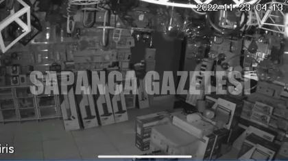 Sapanca'da Deprem Anı Güvenlik Kamerasına Yansıdı