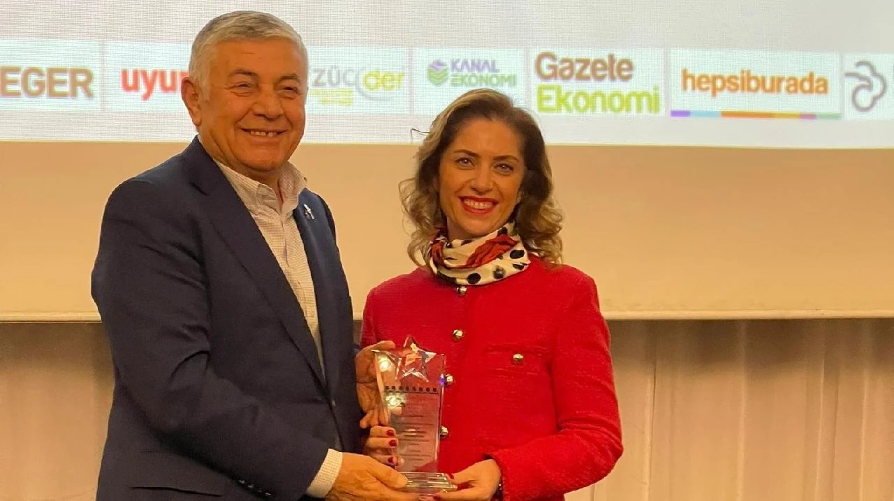 Hediye Güral Gür'e Turizmde Başarı Ödülü