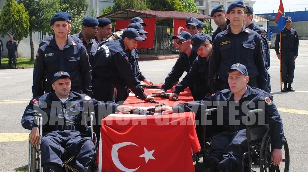 Bir Günlüğüne Çakı gibi Asker Oldular