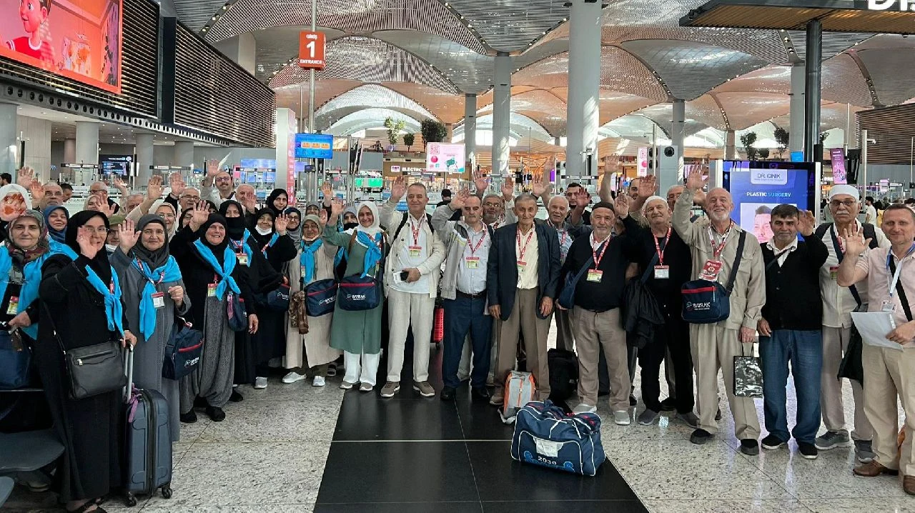 İlk Hac Kafilesi Sapanca'dan Dualarla Uğurlandı