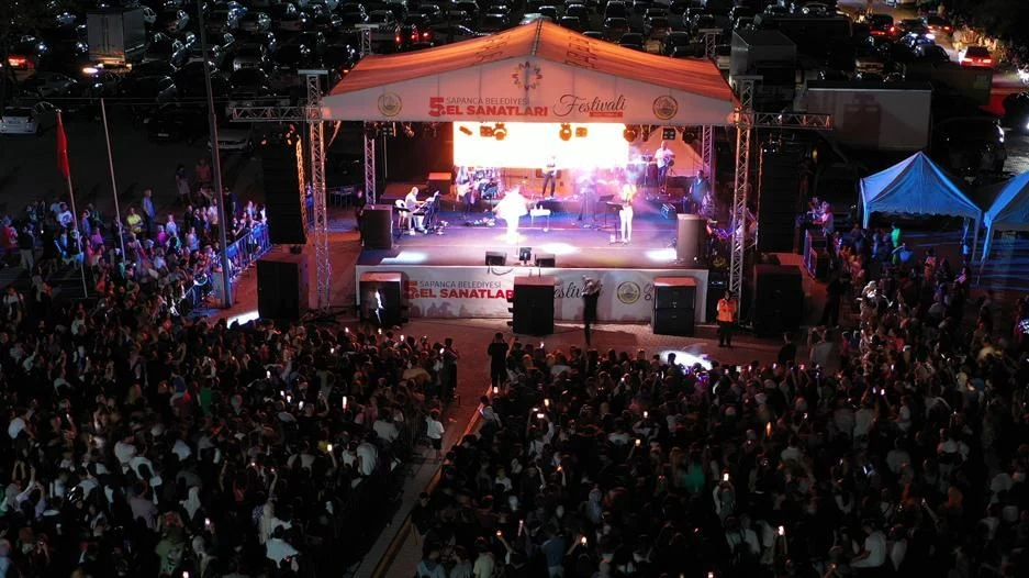 5. El Sanatları Festivali Emre Altuğ Konseri ile Başladı