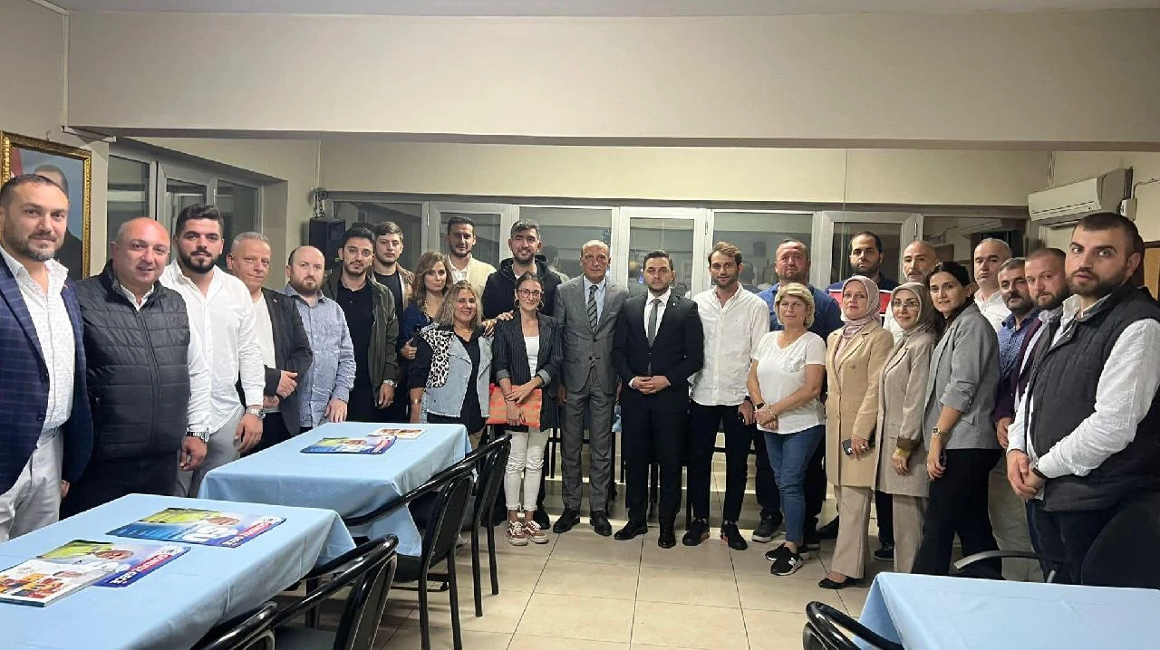 CHP'den AK Parti'ye Hayırlı Olsun Ziyareti